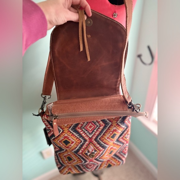 NWT Myra Peanut Brown Crossbody Bag - Picture 9 of 13